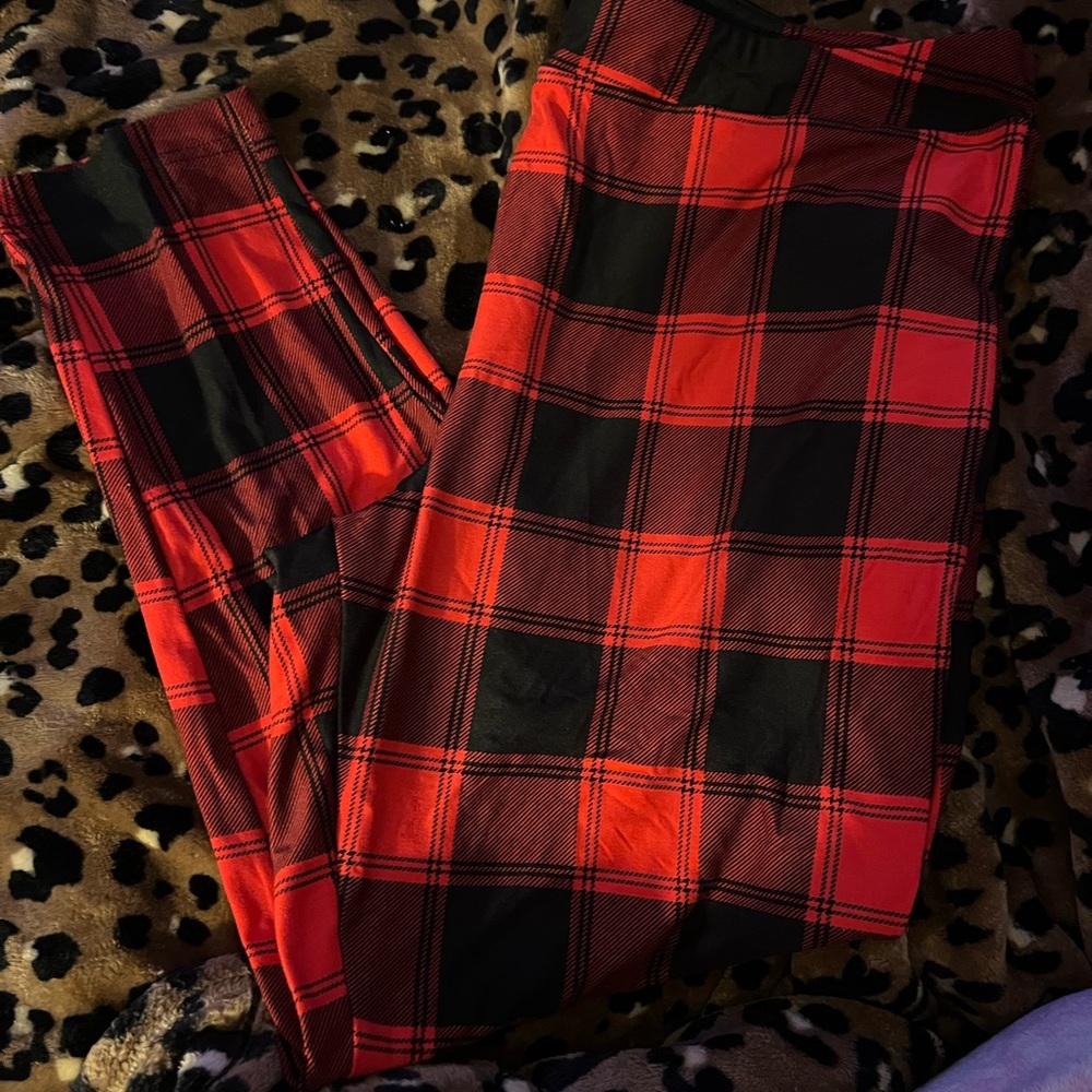 NWOT Terra & Sky Red and Black Plaid Leggings